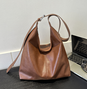 Bolso Tote de Gran Capacidad en Cuero PU Suave para Damas, Nuevo Bolso de Hombro Casual y Moderno para el Verano, Ideal para el Trabajo - Product Image 4