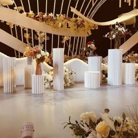 Présentoir d'îlot autoportant cylindrique en bois poli, pliable, multifonctionnel et pré-assemblé, idéal pour table de desserts de mariage