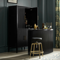 Gerippter schwarzer Weinschrank mit goldenen Griffen, hoher gerippter Sideboard-Buffet-Konsolenschrank mit Doppeltüren für Esszimmer und Hausbar