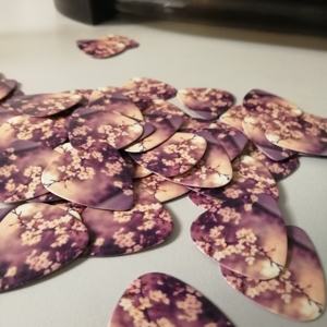 ปิ๊กกีตาร์ลายดอกซากุระ ลายพิมพ์สองด้าน ทำจากเซลลูลอยด์ จำนวน 100 ชิ้น - Product Image 2