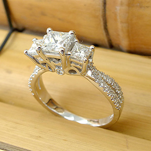 Anello di Fidanzamento con Zirconia Cubica per Donne, Fascia con Gemma Simulata alla Moda e Stile Elegante - Product Image 1