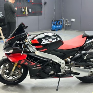 Moteur à quatre cylindres en V Apulia RSV4, essence, plusieurs modes de conduite, équipé d'un système de changement de vitesse rapide bidirectionnel - Product Image 3
