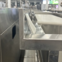 Tables de préparation de poisson en acier inoxydable sur mesure à longue durée de vie pour les fournitures d'hôtels et de restaurants et les tables de transformation alimentaire