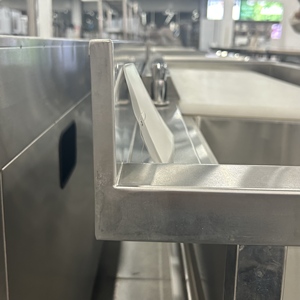 Tables <span class=keywords><strong>de</strong></span> préparation <span class=keywords><strong>de</strong></span> poisson en acier inoxydable sur mesure à longue durée <span class=keywords><strong>de</strong></span> vie pour les fournitures d'hôtels et <span class=keywords><strong>de</strong></span> restaurants et les tables <span class=keywords><strong>de</strong></span> transformation alimentaire - Product Image 4