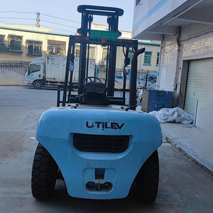 Montacargas Hyster Diésel de 6 Toneladas, 4x4, Mástil de Tres Etapas, Centro de Carga de 500 mm, Uso en Plantas de Manufactura - Product Image 4