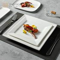 Assiette carrée en porcelaine de conception blanche pour restaurant, assiette plate carrée en céramique de luxe de bonne qualité pour hôtel