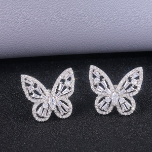 Orecchini a Perno Stile Coreano a Forma di Farfalla Traforata per Donne, Eleganti Accessori per Orecchie con Zirconi per Feste e Uso Quotidiano, Idea Regalo - Product Image 6
