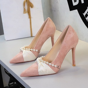 Nouvelles Escarpins Élégantes 2026 en Faux Daim à Talons Hauts avec Bride Perlée et Nœud en Soie, Bout Pointu, Talon Aiguille – Chaussures de Mariage et de Cérémonie - Product Image 1