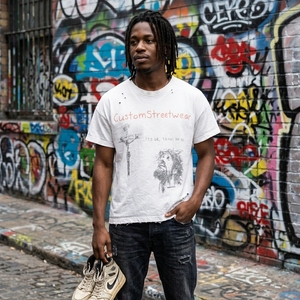 T-shirt Estiva da Uomo Bianca 100% Cotone a Maniche Corte Oversize con Stampa Grafica DTG Effetto Lavato Distressed Vestibilità Ampia Stile Hip Hop Eco-Friendly - Product Image 6
