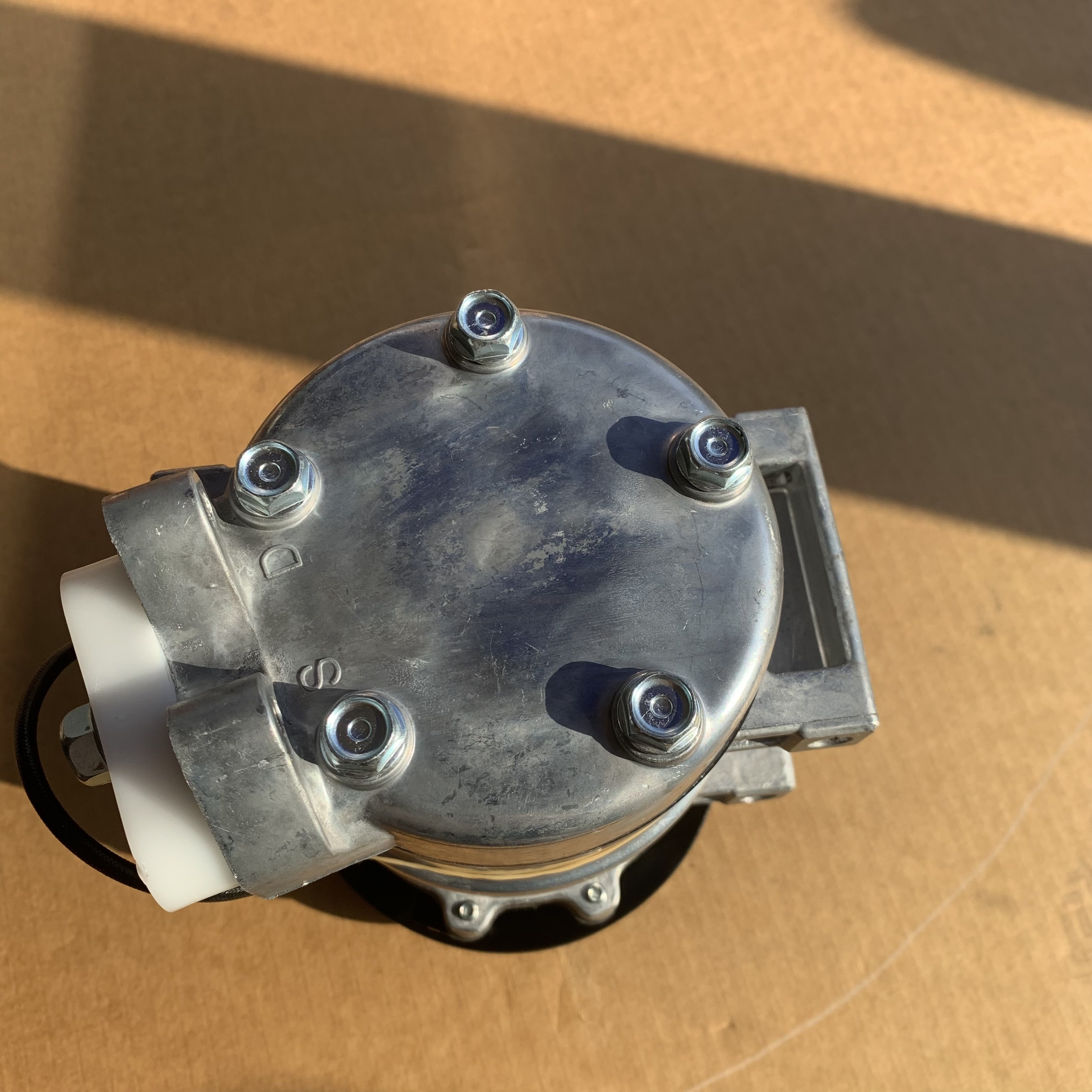 Hitachi ZX200-1 Excavator Parts - Air Conditioning Compressor