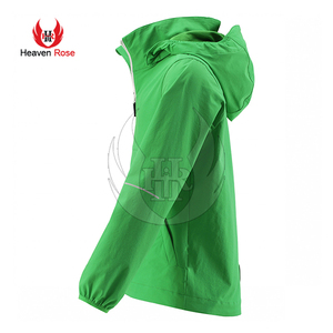 Veste softshell personnalisée de couleur verte pour enfants Vêtements de sports d'hiver imperméables avec poignets réglables - Product Image 2