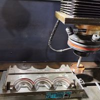 Machine de moulage par soufflage de bouteilles en laiton/cuivre moulé sur mesure pour les fabricants de détergents Fabricants de bouchons pharmaceutiques Moule de bouteilles en plastique