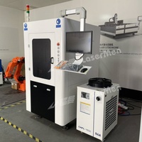 Machine de découpe laser à fibre entièrement fermée 30x30cm 2000 Watts avec source Raycus pour la fabrication d'accessoires en laiton
