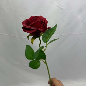 Kunstbloemen Handgemaakt Realistische Kunstmatige Rode Fluwelen Rozen Bloemknoppen Waterdicht Lichtgewicht Bruiloft Show Restaurants - Product Image 3