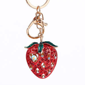 Erdbeer-Schlüsselanhänger Großhandel Strass-Fruchtanhänger Taschenanhänger Geschenk für Frauen Autoschlüssel - Product Image 6