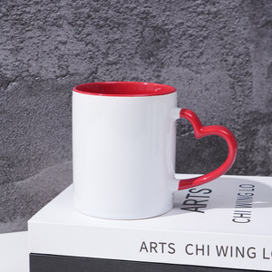 Mug personnalisable avec poignée en forme de cœur, bord coloré créatif, tasse à café en forme de cœur, mug en céramique vierge avec revêtement pour sublimation - Product Image 5