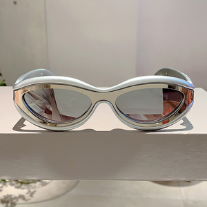 Occhiali da Sole Retrò Europei e Americani Stile Cat Eye Y2K, Nuovi, Antiabbagliamento UV400, Sottili, per Sport all'Aperto e Street Style - Product Image 3