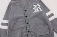 Großhandel Maßgeschneiderte Herren Herbst Strickjacke Pullover Schulstil Baumwolle-Spandex-Mischung Varsity Streifen V-Ausschnitt Langarm OEM
