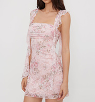 Robe mini moulante rose poudré à col carré en dentelle florale avec bretelles à volants pour soirée et bal de promo