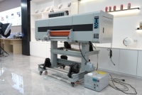 Machine d'impression UV DTF haute vitesse Xm 24 pouces 60 cm, imprimante UV DTF A1 avec trois têtes d'impression I3200U1 pour l'impression d'autocollants sur film AB