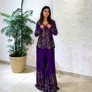 Conjunto de Lehenga Étnico Bordado Morado para Mujer, Traje de Fiesta con Blusa de Costuras Elaboradas y Pantalón Palazzo, Ideal para Bodas y Festivales - Product Image 1