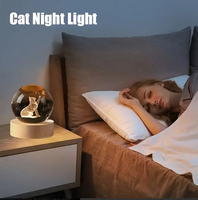 Boule de cristal sculptée en 3D en forme de chat, lampe de nuit avec lumière LED multicolore, cadeau pour les amoureux des chats, décoration de la maison