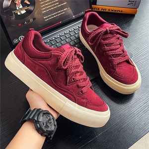 Zapatillas de invierno para hombre, informales, versátiles, a la moda, con cordones, que aumentan la altura, color rojo vino, diseño exclusivo estilo Instagram, estilo skate americano. - Product Image 1