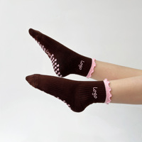 Chaussettes de Pilates personnalisées en coton jacquard pour jeunes, antidérapantes et mignonnes