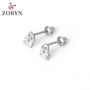 Pendientes de tuerca con cierre de rosca de acero inoxidable 316L chapados en plata, diseño de telaraña hueca, hipoalergénicos y duraderos para mujer - Product Image 2