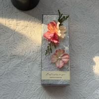Boîte cadeau rigide de luxe avec décorations florales séchées, style Old Money, boîte à dragées de mariage avec couvercle et base