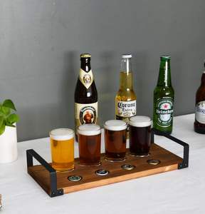 Plateau de service en bois pour bière artisanale et bijoux avec rangement pour bouchons de bouteilles, 4 verres, poignées en métal noir, brun foncé - Product Image 2
