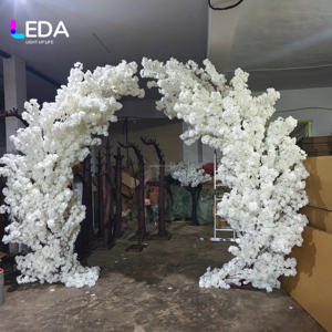 Arco de Flores de Cerezo Artificiales de Seda Blanca, Hecho a Mano, Nuevo, Decoración para Bodas en Interiores y Exteriores - Product Image 1