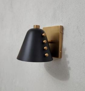 Applique murale conique en laiton artisanal avec abat-jour noir mat, style moderne du milieu du siècle, lampe murale en laiton artisanal conique, LED E26 - Product Image 1