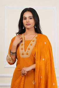 Kurta de Algodón Bordada con Motivos Étnicos para Mujer, con Pantalones y Dupatta, Producto Hecho a Mano al por Mayor, Personalizado - Product Image 5