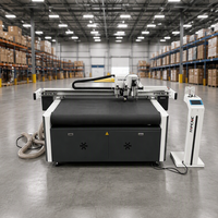 Machine de découpe CNC vibrante à lame oscillante pour carton gris et carton alvéolaire PP, avec table d'emballage efficace
