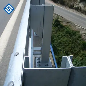 Highway Barrier Guardrail High Strength Q235 Q345 Steel Roadway Safety W Beam Steel Crash Barrier Hot Dipped Galvanized Highway Traffic Barriers