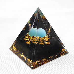 Pyramide en résine époxy cristalline, œil de chat bleu, obsidienne, décoration pour la maison - Product Image 4