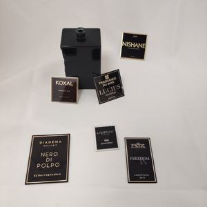 Etiqueta de marca metálica de aluminio de alto rango para botella de Perfume Cuerpo Logotipo convexo cóncavo Acabado en relieve Impresión de paquete de vela - Product Image 6