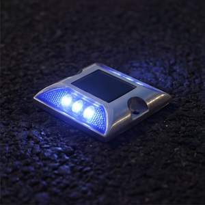 Borne lumineuse LED solaire en aluminium à profil bas avec marqueur réfléchissant intégré pour la délimitation des bords de routes urbaines - Product Image 4