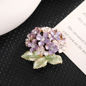 Broche de Hortensia con Flores Rosas y Moradas, de Aleación de Zinc, Regalo para Mujer, Diseño de Flor con Engaste de Garra - Product Image 1