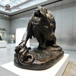 Estatua de León y Serpiente de Bronce Fundido TREVI |   Escultura de Animales Salvajes de Estilo Animalier, Fundida por la Método de la Cera Perdida, para Decoración de Jardines y Propiedades Exteriores - Product Image 2