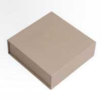 Boîte à bijoux de luxe personnalisée avec logo de marque, en carton rigide, avec fermeture magnétique, emballage en papier, boîte cadeau magnétique pliable, doublure en éponge, gaufrage