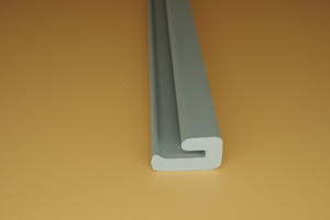Perfil de Plástico PVC en Forma de J de 26.3x16.3x6mm para Construcción, Supermercados, Talleres y Hospitales - Marca LX LX-5162 - Product Image 2