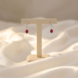 Boucles d'oreilles clous pour femme en or massif 18 carats avec rubis et diamants naturels, couleur sang de pigeon, design minimaliste et tendance, collection de bijoux très prisée - Product Image 2