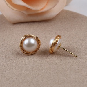नई शैली फैशन डिजाइन 7.5-8mm बटन आकार मोती गहने महिलाओं स्टड कान की बाली - Product Image 3