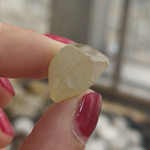 Piedra de rutilo sintética (creada en laboratorio) sin tallar, materia prima de piedras preciosas en bruto para la fabricación de gemas sueltas - Product Image 6