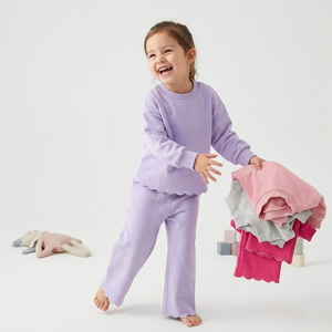 Set 2 Pezzi per Bambine: Felpa a Maniche Lunghe con Bordo Smerlato e <span class=keywords><strong>Pantaloni</strong></span> a Gamba Larga, Tuta per Bambini - Product Image 3