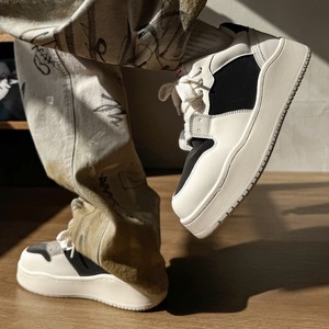 Zapatillas de diseño original de talla pequeña, unisex, para las cuatro estaciones, con suela gruesa y efecto de aumento de altura. Zapatillas blancas de moda. - Product Image 3