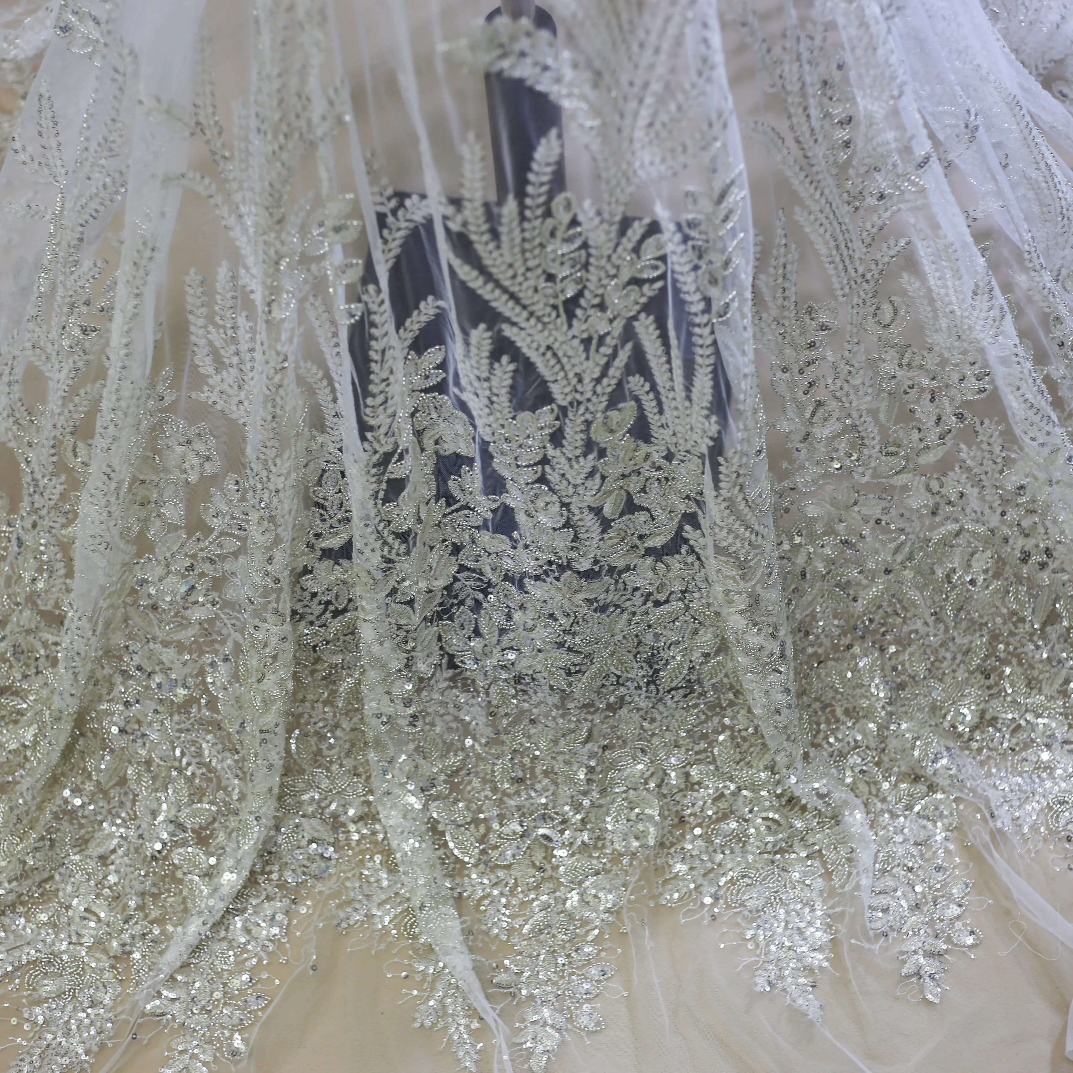 Özel % 100% polyester düğün dantel ve kumaş ağır el yapımı boncuklu dantel