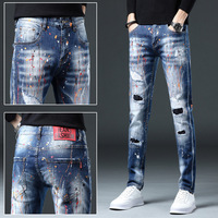 Jeans style streetwear pour hommes, coupe slim, effet déchiré, avec patchs et peinture colorée, tendance, à genoux déchirés, coupe crayon